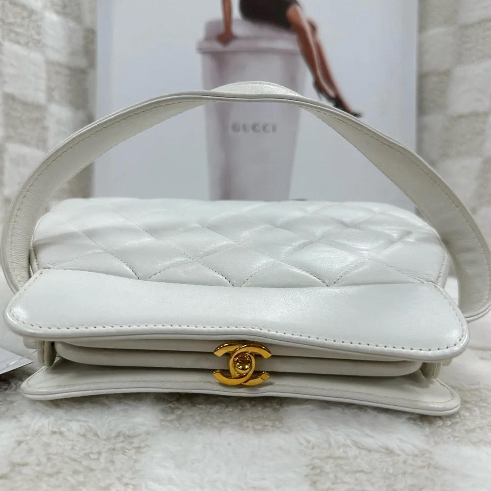 CHANEL Ivory Quilted Shoulder Bag - Picture 5 of 10